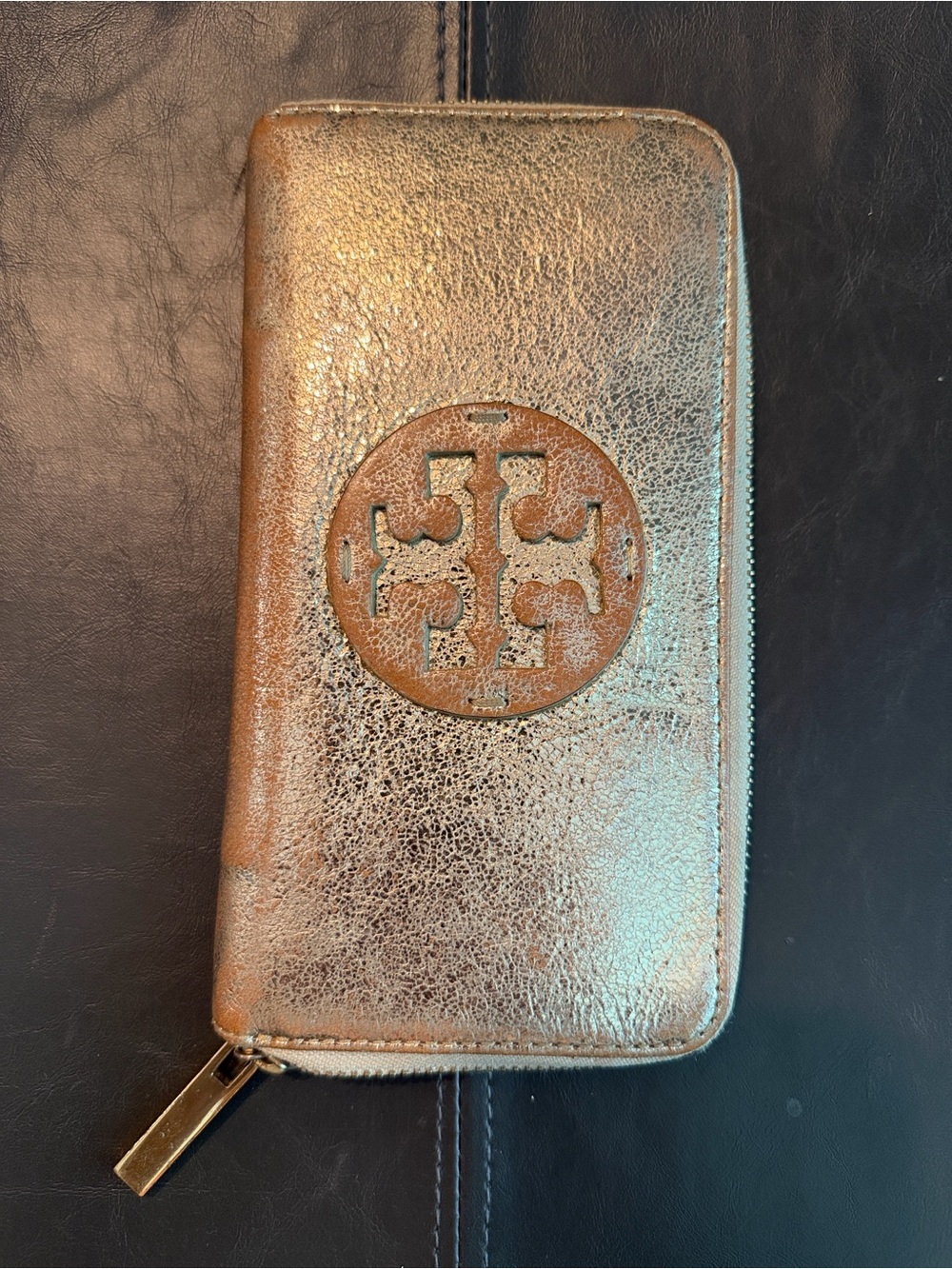 Tory Burch Metallic Gold Logo Zip Wallet - Picture 5 of 5